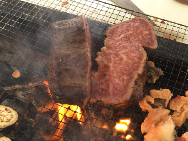 塊肉の表面を焼く